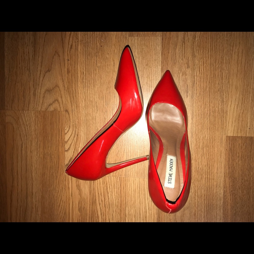 Gorgeous Fire Red Steve Madden Pumps